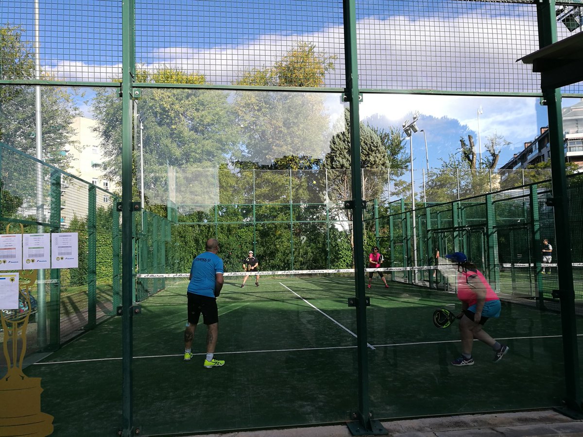 ParquePadel's tweet image. Arranca el XI Torneo Mixto del @CDPC77, con 16 parejas dándolo todo desde las 9 de la mañana. Suerte a todos, chicos/as! 
#padel #torneosdepadel