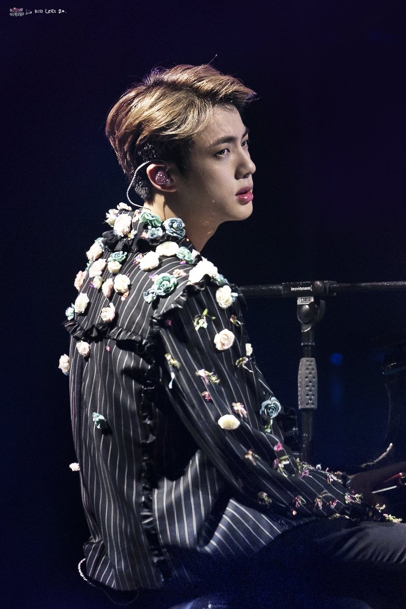 noturdia's tweet image. เห็นทู้ที่​ topstarnews ตั้งว่าไรนะ​ วิชวลสามเหลี่ยมเบอร์มิวดาแห่งบังทันช่ะ​ เนี่ย มันใช่เลย​ น้องแทออกหล่อคมๆโครงหน้าเด่น​ พี่จินหล่อออร่าแบบมองร้อยเมตรก้รู้ว่าหล่อ​ ส่วนน้องกุกสำหรับนี่หล่อแบบพูดไม่ถูกอ่ะ​ แต่รู้ว่าหล่อ​ หยุดมองไม่ได้งี้​ ฮือ​ ใครบอกบังมีแต่คนหน้าเบ้าชั้นจะไปตี