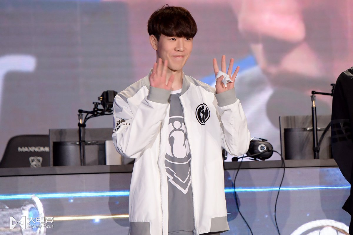 eSportsFocusCN's tweet photo. #Worlds2018 #iG https://t.co/ItnnQcqxmk
