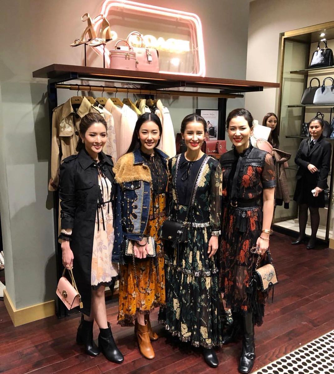 ฉลองเปิดร้าน Coach คอนเซ็ปท์ใหม่ Modern Luxury เหมือนยกทั้ง Shop จาก Newyork ยินดีด้วยอีกครั้งนะคะ ♥️♥️♥️ @coach #coachthailand <a href="/pacificagroup/">Mark DiGiampietro</a> sopana_6810