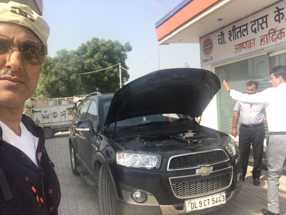 parvindabas's tweet photo. Was trying to meet my bhai .@BoxerManojkr in his village Rajound and almost made it! But started late and car overheating with a fear of missing flt means I hv to turn around after 2/3rds of the way...c u soon brother #MeraGaonMeraDesh https://t.co/7W7Z1P8Q80