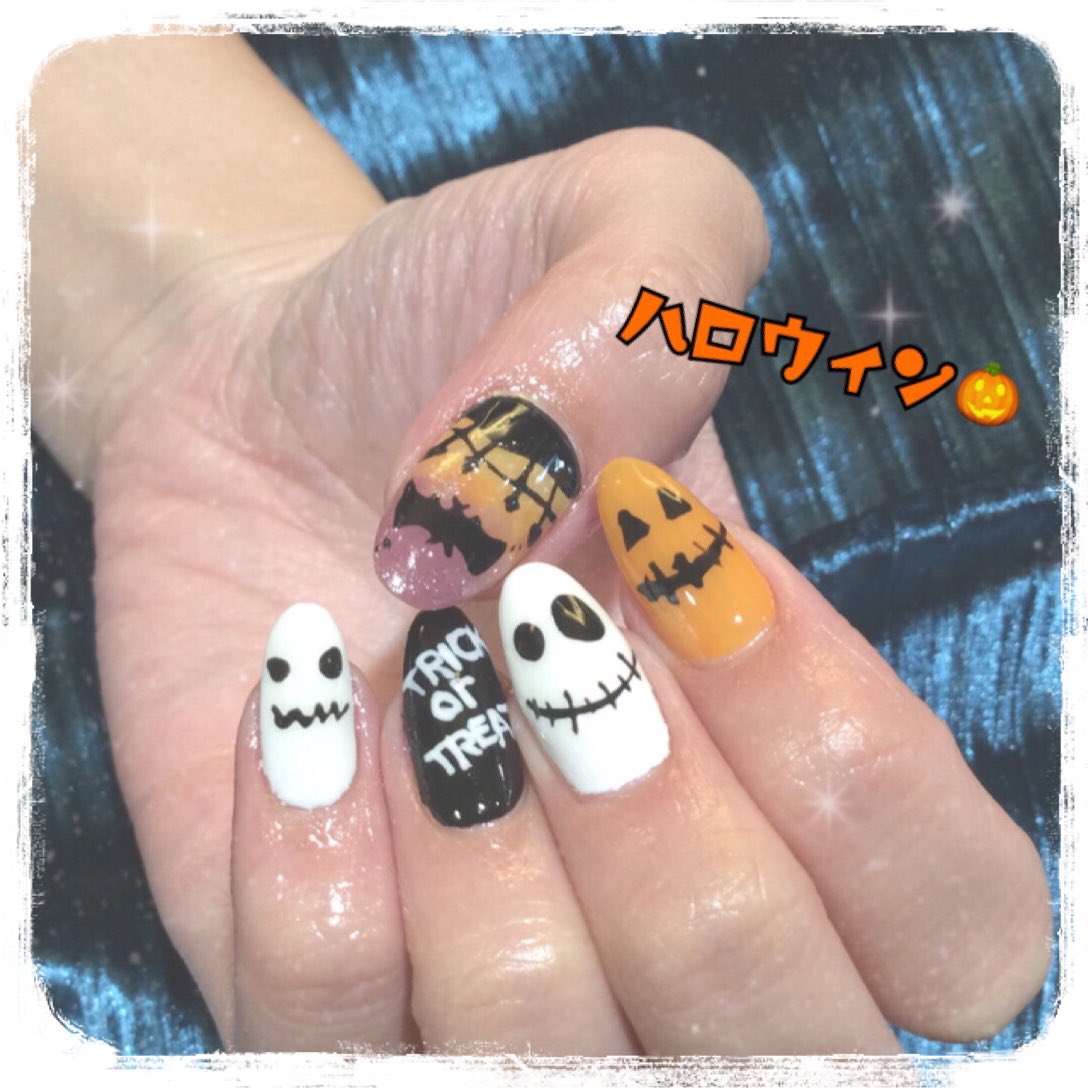 coreva88's tweet photo. もうすぐハロウィーン 🎃
お菓子をたくさん食べたいな🍦
#トリックオアトリート 👻
いたずらしちゃうぞ❗️
*
#鳥栖 #コレバ #美容室 #食欲の秋
#艶髪 #食べ過ぎ注意
#スポーツの秋 #読書の秋 #helloweennails
前ちゃんネイル
*
ねぇハロウィーンっていつ?
31日らしいよ〜 https://t.co/rGid2EXEe0