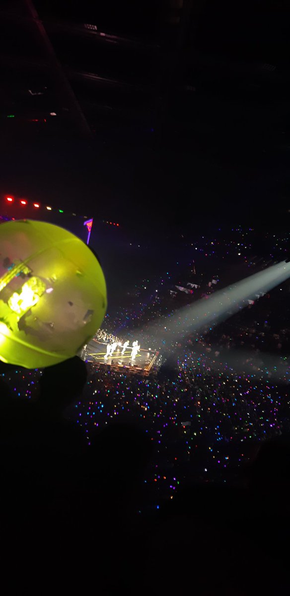 Halzey1's tweet photo. #BTSinParis best night of my life https://t.co/baWj2eYFrQ
