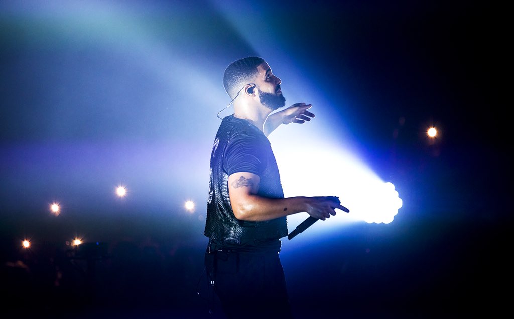 thekiaforum's tweet photo. NONSTOP. 🦂 #DrakeForum @Drake
(📸: Andy Keilen / Forum Photos) https://t.co/3HSLv3NLxN