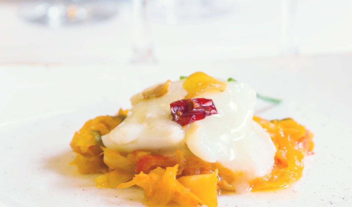 Disfrutar de los platos de siempre es muy fácil en Restaurante Rafa"Bacalao al pil pil con riojana"..., ¿Con quién lo lo vas a compartir? #CocinaDeTemporada #LaMarisqueriaDeNarvaez #Desde1958 restauranterafa.es