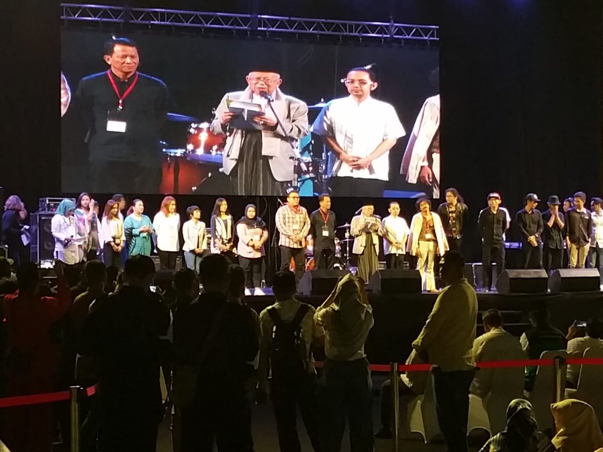 fadjroeL's tweet photo. Konser Nasyid dan Shalawat bersama Prof Dr. KH Maruf Amin.  Bersyukur untuk #4TahunJokowi #SatuPeriodeLagi kita sambut #JokowiMembangunIndonesia  di SELURUH INDONESIA. Keadilan sosial bagi seluruh RAKYAT INDONESIA. Terimakasih @jokowi  #JokowiLagi #JokowiAmin #IndonesiaMaju https://t.co/EQiEf9B4sJ