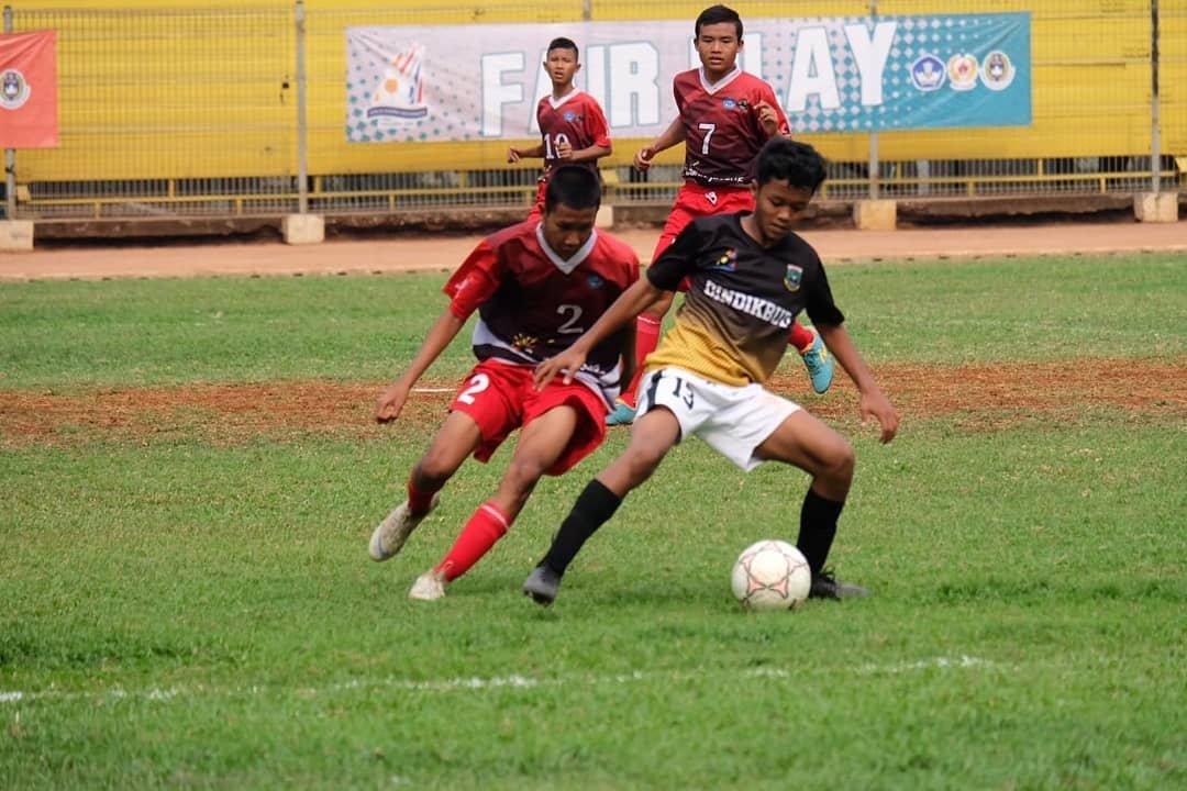 riungkata's tweet photo. Semoga skill pemain sepak bola semakin andal dan dapat diandalkan #GALASISWAINDONESIA
 https://t.co/BDVNdnHn02