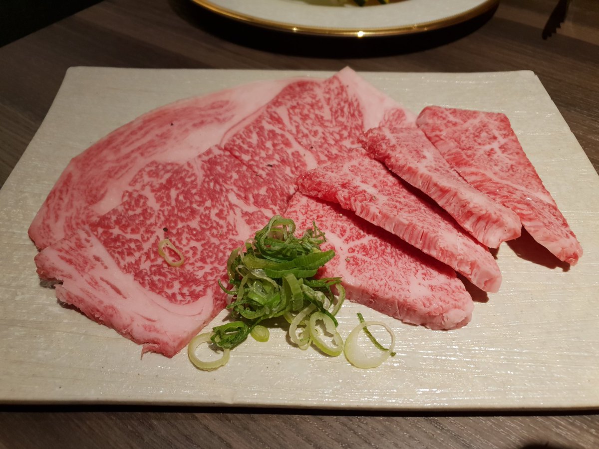 iagovarela's tweet photo. Non podíamos marchar de Xapón sen comer a carne de Kobe 😋😋👌 #ComerBen https://t.co/AygDv7SKhq