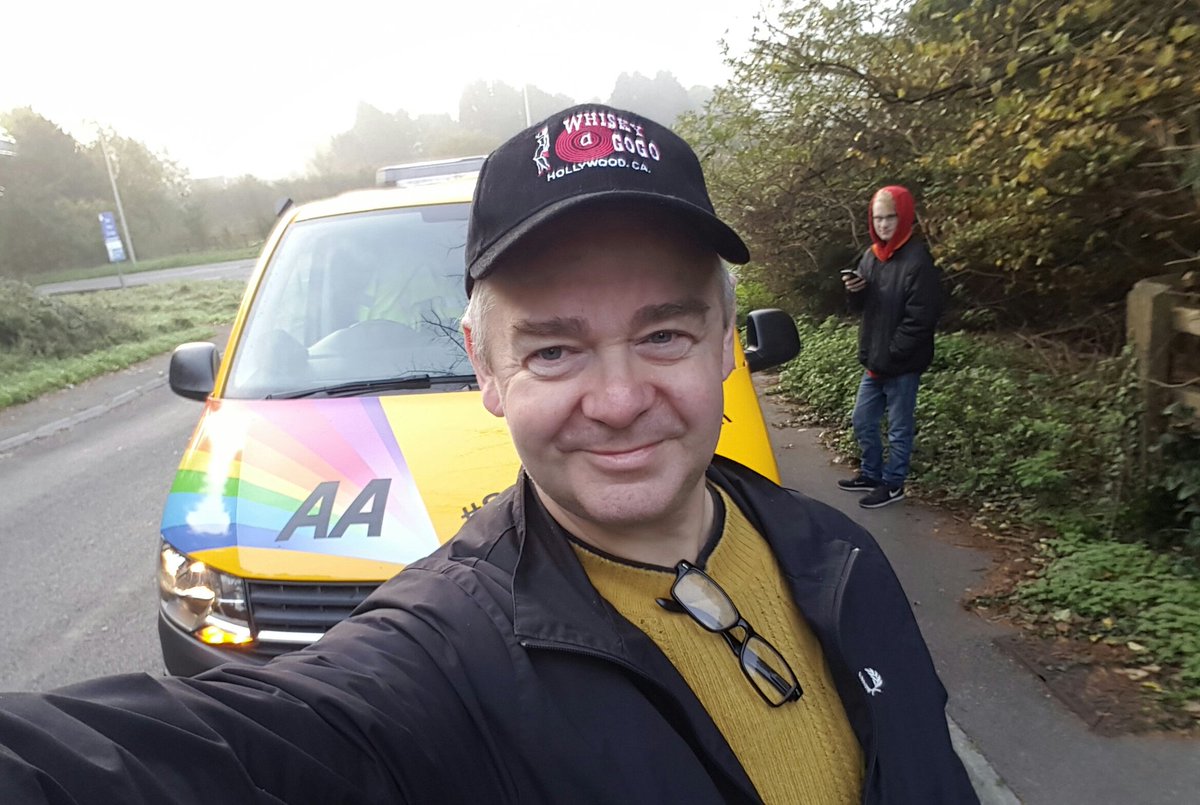Jack_Curo's tweet photo. Consistent with my approach to equalities....even when breaking down on motorway. Saved by a Rainbow AA van. #gottokeepsmiling https://t.co/RMkm1nGsSH