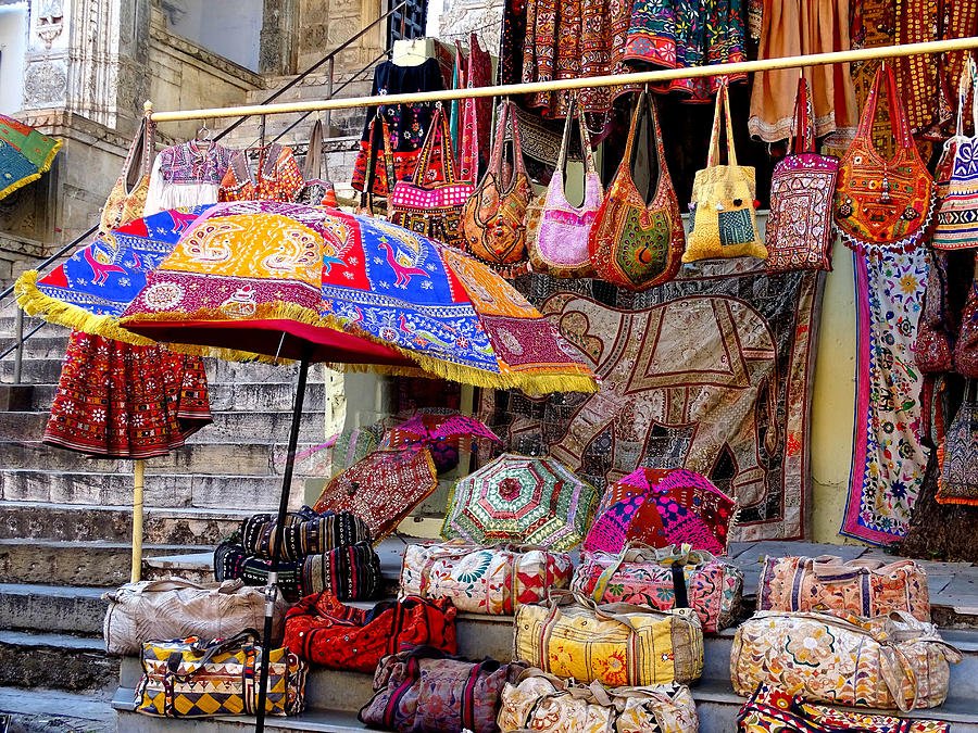 topindiantours's tweet photo. Land of royalty; land of amusement; land of history; land of desert; land of #palaces &amp; splendid #forts – state of #Rajasthan is simply wondrous. Plan a long trip [https://t.co/5r4NfPHOfQ]

#royalty #history #culture #desert #camelride #fairs #TopIndianTours #rajasthantourism https://t.co/kNF4UbG6eU