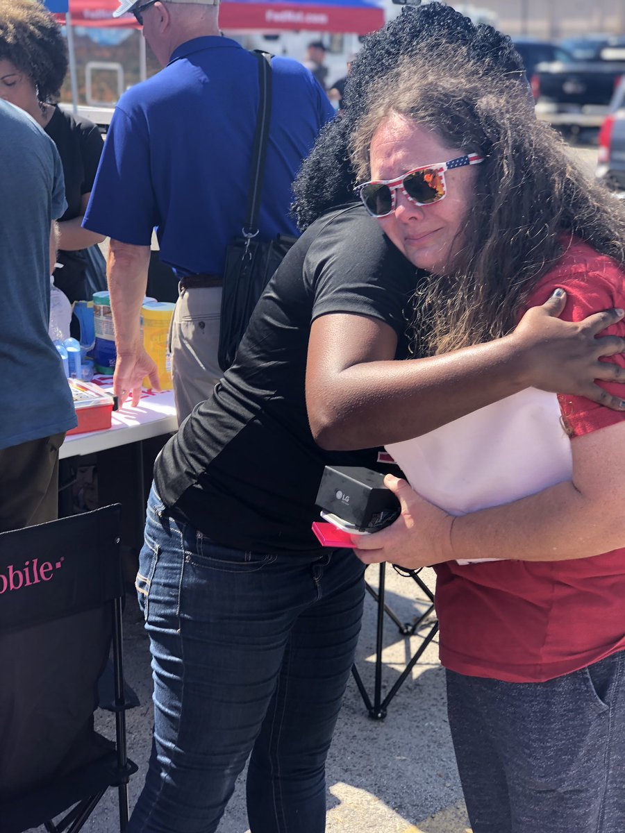 jboy1724's tweet image. It’s times of distress and need that shows the true color of humanity. I’m blessed to work with such great people with great hearts to serve in Panama City after the storm #HurricaneMichael #ConnectingPeople2TheirWorld #TMobile #HR4HR @FLGovScott @JimmyPatronis @bnash001
