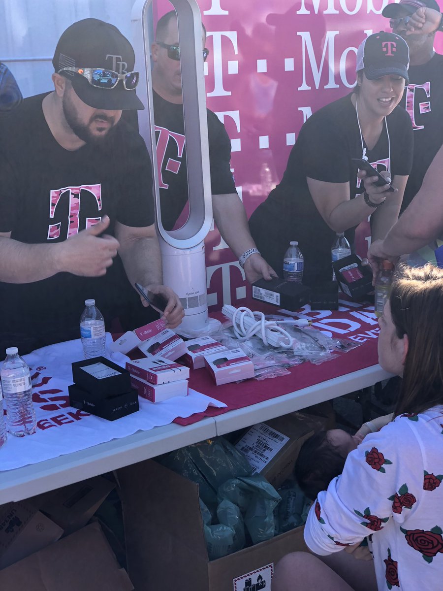 jboy1724's tweet image. It’s times of distress and need that shows the true color of humanity. I’m blessed to work with such great people with great hearts to serve in Panama City after the storm #HurricaneMichael #ConnectingPeople2TheirWorld #TMobile #HR4HR @FLGovScott @JimmyPatronis @bnash001
