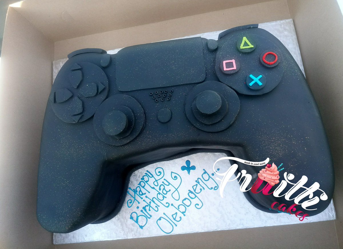 fruittiCakes's tweet photo. I wasn't sure when I took this order because well how often do I do carved cakes 😰 

I shot my shot and I did that👇👇👇👇👇 https://t.co/ILccyzNOek