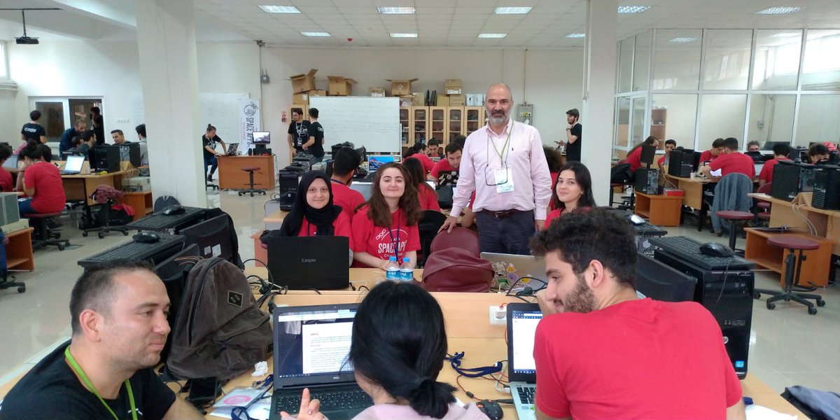UfukBatum's tweet photo. NASA #SpaceAppsChallenge yarışmasının mentor ve jürisi olarak gençlerle beraberim!👍👍👍
@yazilimktu
#SpaceAppsTurkey https://t.co/UPTWqL15eO