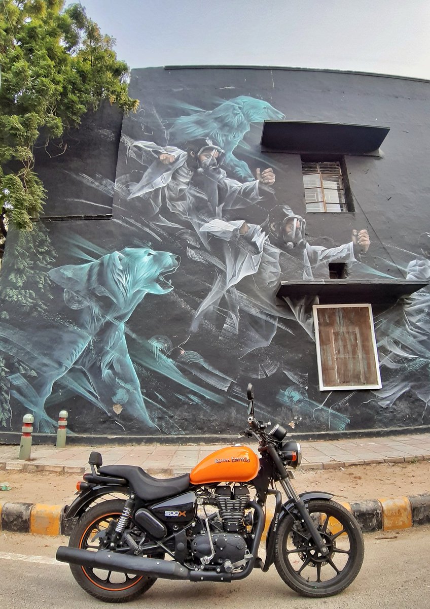 ExploreWithRoy's tweet photo. Just some Saturday evening posing... 😎
@royalenfield #TBX #ThunderbirdX #ABitOfYourself #RidePure @SoDelhi @delhigram https://t.co/jfmb4IxRgu