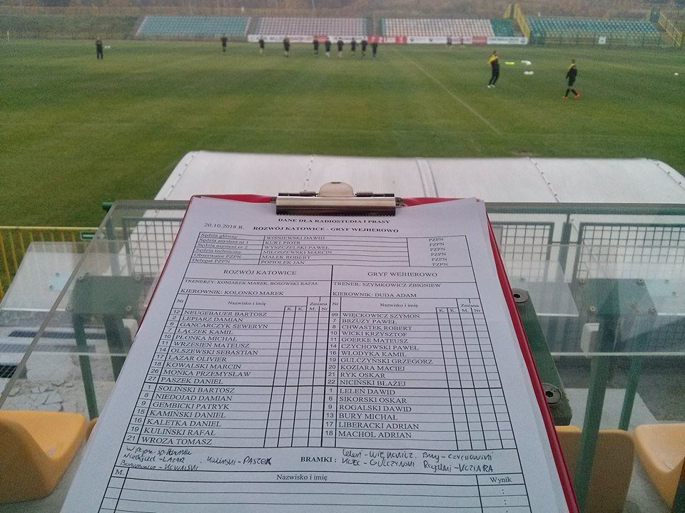 Znamy głównych bohaterów meczu pomiędzy <a href="/RozwojKatowice/">Rozwój Katowice</a> i <a href="/Gryf_Wejherowo/">WKS Gryf Wejherowo</a> . Startujemy o 15 z relacją na żywo ze spotkania  15. kolejki II ligi w TVCOM.pl <a href="/2Noznej/">2. LIGA PIŁKI NOŻNEJ</a>  prod. <a href="/tv_sfera/">SferaTV</a>