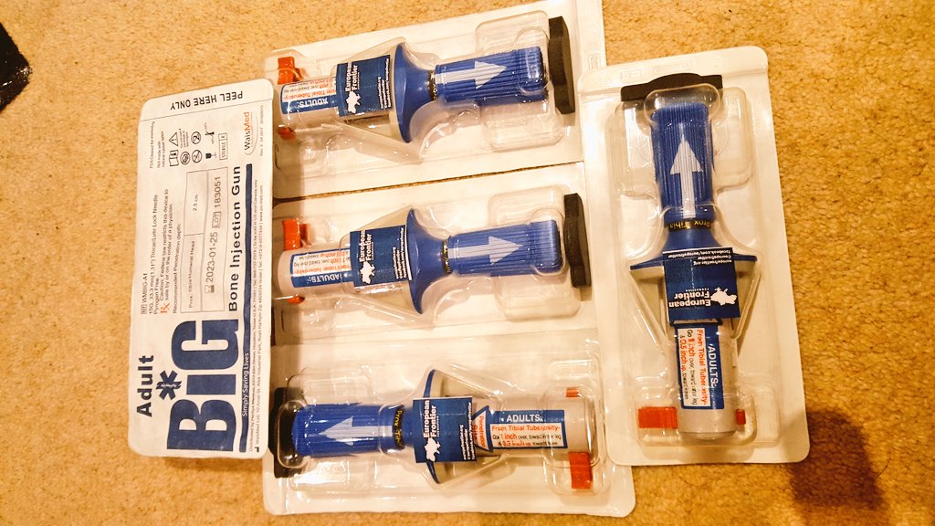 EuropeFrontier's tweet photo. Weekend treasures: 5 BIG (intraosseous #BoneInjectionGun), 20×2 Fox #ChestSeals &amp;10 #PocketBVM resuscitators en route to https://t.co/bUEq2wK7rG. All the kit destined to the medics operating in the danger zones in Eastern #Ukraine. How's your weekend, #lifesavers?
@LivesUkraine https://t.co/Lt7sOo8smf