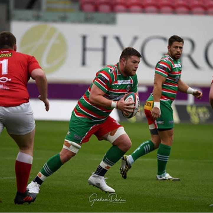 PEatCardiffHigh's tweet image. Good luck again to @Kparker1991 (Mr Parker) playing for @evrfc tonight. Tune into @S4C at 5pm to watch. #PracticeWhatYouPreach #RoleModelling #AnotherBlackEye