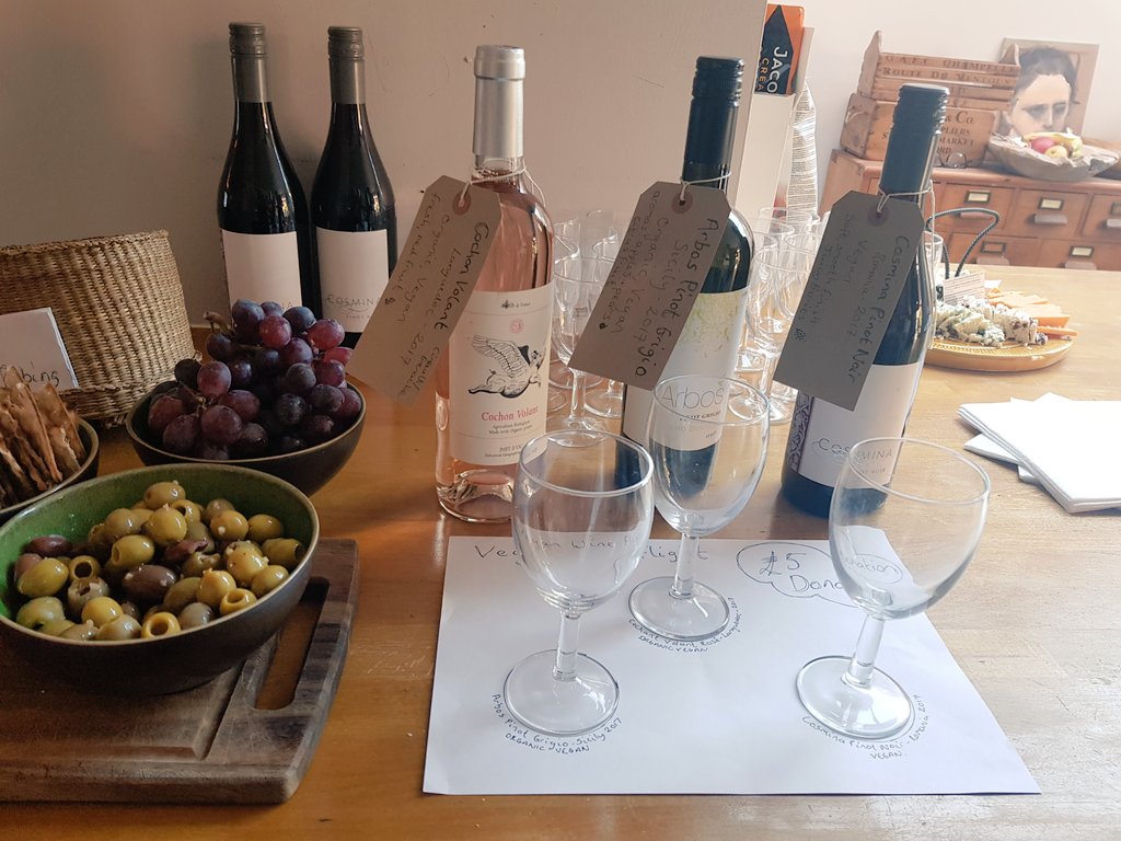 Scosby85's tweet photo. Getting ready to welcome all to our Vintage Pop Up Shop &amp; Wine Bar in Winchester - 25 Egbert Road #veganwinchester #winchester in aid of @NordoffRobbins1 https://t.co/MCWEvHvnKT