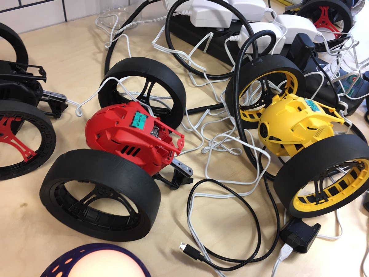 baldean's tweet photo. A super fun educational event #Hack4kids by @The_LHoFT 🚀 https://t.co/a9MPM6M0bz