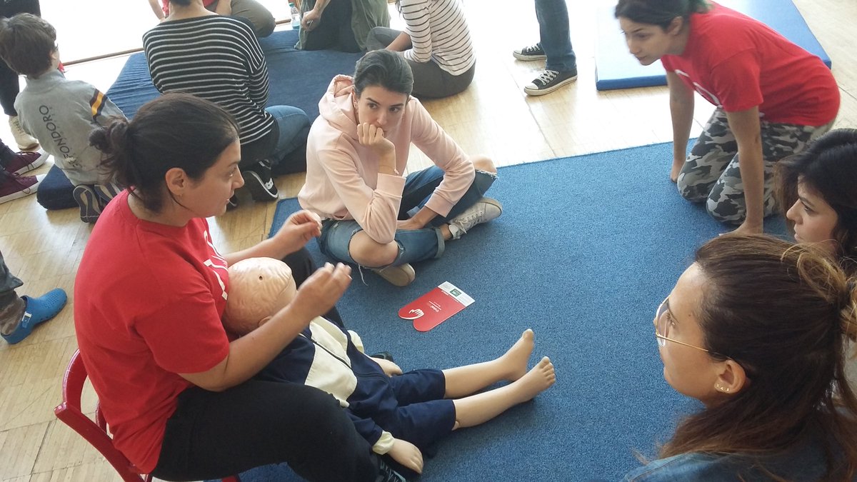 #settimanaviva #IRC #UnPicnicMozzafiato Genitori e bambini per salvare una vita! #VRCPR #LLAP <a href="/ERC_resus/">ERC - European Resuscitation Council</a> <a href="/Ilcor_org/">ILCOR</a> <a href="/Kids_SaveLives/">KidsSaveLives</a> <a href="/settimanaviva/">SettimanaViva</a> <a href="/WHO/">World Health Organization (WHO)</a> <a href="/MinisteroSalute/">Ministero della Salute</a> <a href="/MiurSocial/">MiurSocial 😷</a> #PrimoSoccorso #Scuola