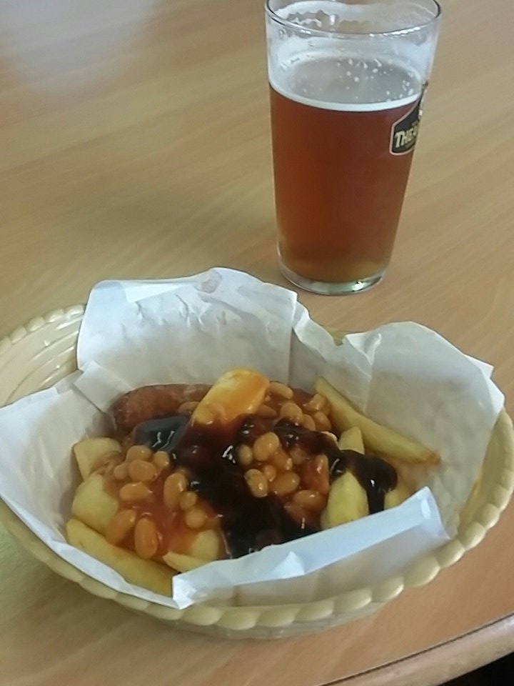 Smbntn's tweet photo. @HockeyTeas Droitwich have provided us with sausages, chips, and beans. #DroBro https://t.co/HHuUkolK7l