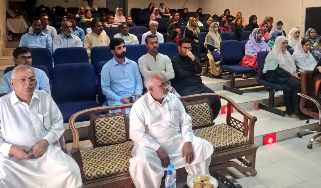 ParwaanPakistan's tweet photo. Parwaan provides essential #EarlyChildhoodEducation kits to 20 govt. schools in Khairpur Mirs, #Sindh. @ShahNafisa @MehnazAkberAziz https://t.co/tbzN6HmvPi