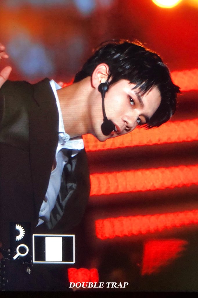 doubletrap_sw's tweet photo. 181020 BOF #성우 #옹성우 #ongseongwu #WANNAONE #워너원 https://t.co/gOwt4sdAPL
