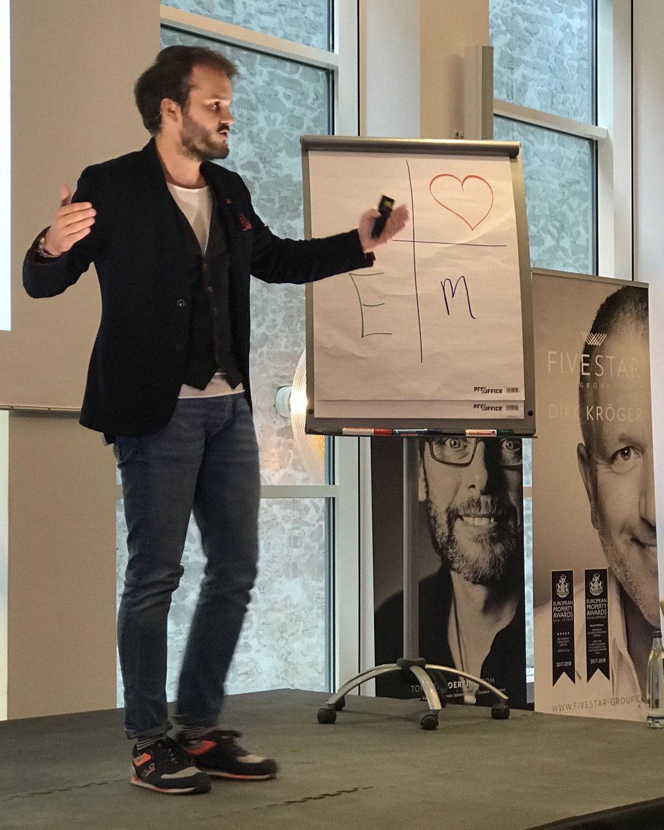 SellAnnette's tweet photo. Und gerade rockt der #Herzbluttiger #MarkusLennackers die Bühne bei der
#stagemasteryHH
Von der Pastastation auf die Bühne 💪🏼 #bockaufstage #onstage https://t.co/ttggYg3rnS