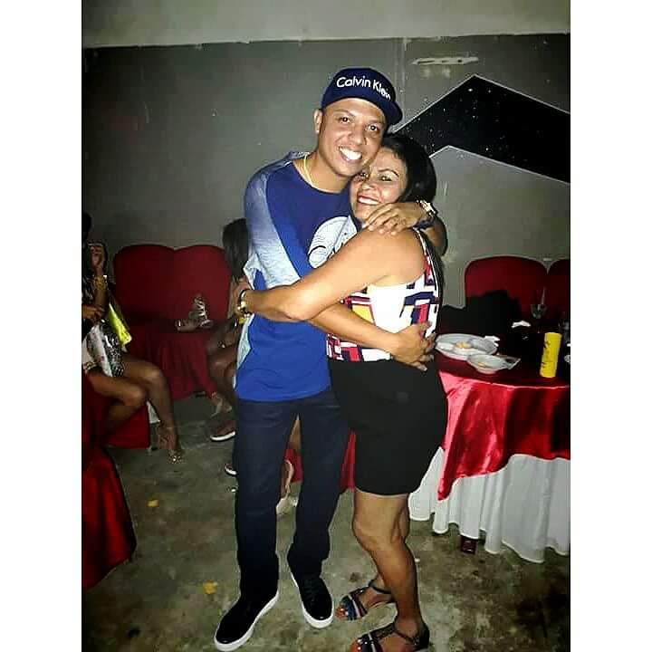DaniloO99404818's tweet photo. Meus parabéns mãe tudo de bom muita felicidade Te amooo #Dinalva ❤😍👏🏽 https://t.co/0JHsaeFmOu