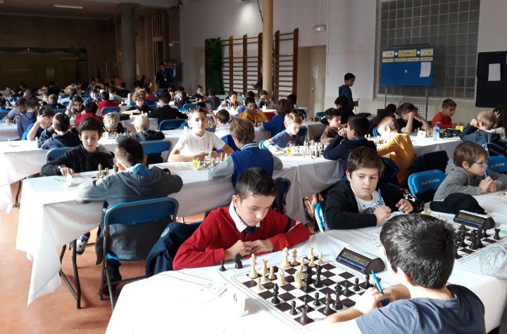 EcDesLions's tweet image. Et c&apos;est parti pour le championnat du rhone jeunes 2018 #echecs. Le club accueille la compétition, avec 240 joueurs pour 14 titres à attribuer.