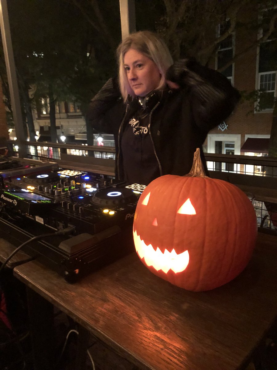 rhythmfsessions's tweet photo. Many thanks to all that came out to see Teresa Ann, DJ IMPROVIZE &amp; Omar Faison spin, it was a great evening @CWSkybar #rhythmfiresessions #housemusic #cville https://t.co/LGUJjdx1xz