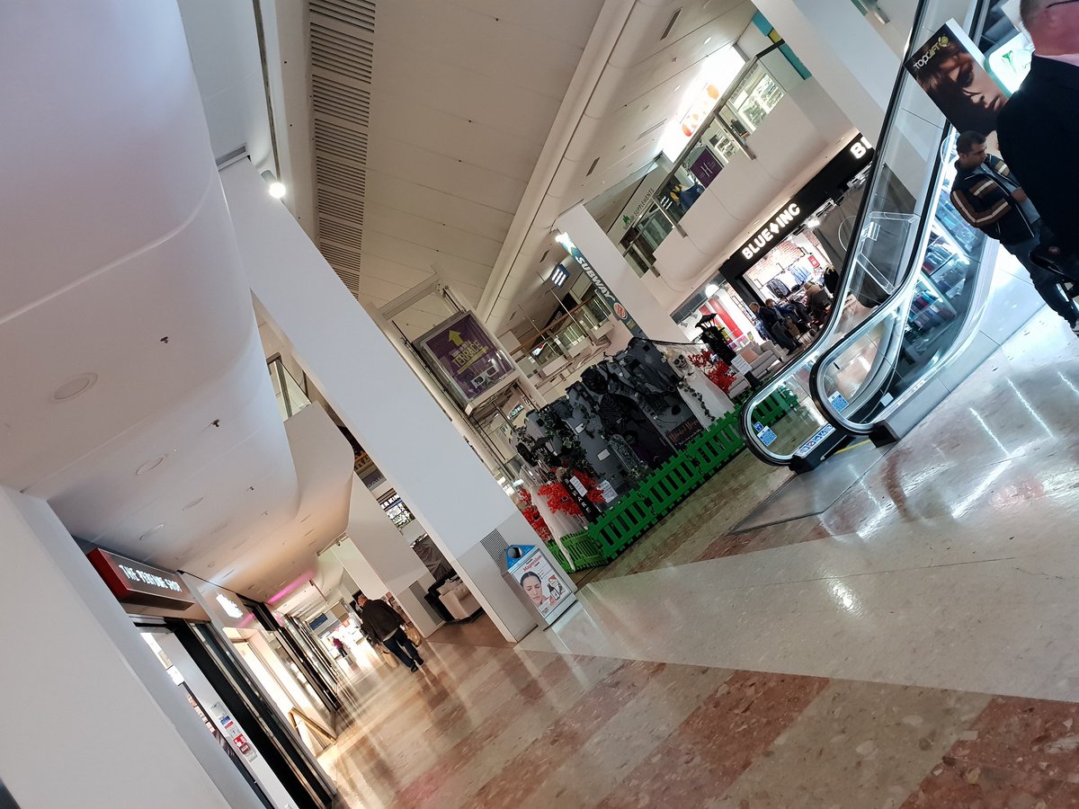 PCSO_MARTIN's tweet image. Autism hour 9.30 - 10.30 @harveycentre #harlow #harveycentre This allows those that suffer to shop in comfort with reduce lighting and noise. #Autism @autsim