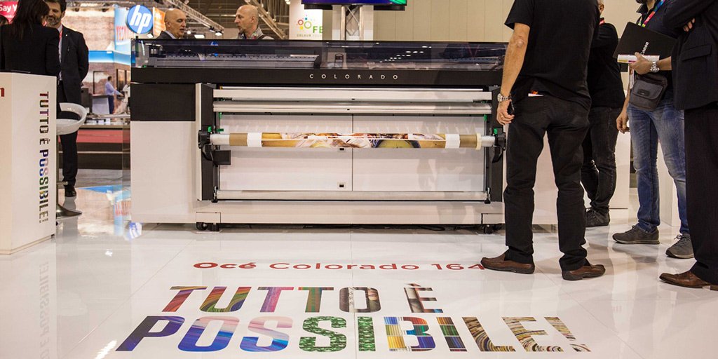 CanonProPrintIT's tweet image. Raggiungi il nostro stand per aggiornarti sulle opportunità di crescita grazie alle applicazioni di stampa di grande formato. La tecnologia #UVgel di Canon sta riscrivendo le regole del mercato. Scoprile insieme a noi! #unleashprint