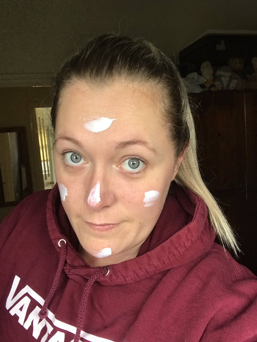 StephK1982's tweet photo. Getting that day cream on! Put a very light amount of make up on (powder, blush, brows) to see how it feels under makeup. @FadeOutSkincare #fadeout4week https://t.co/7NDmf1FYtP