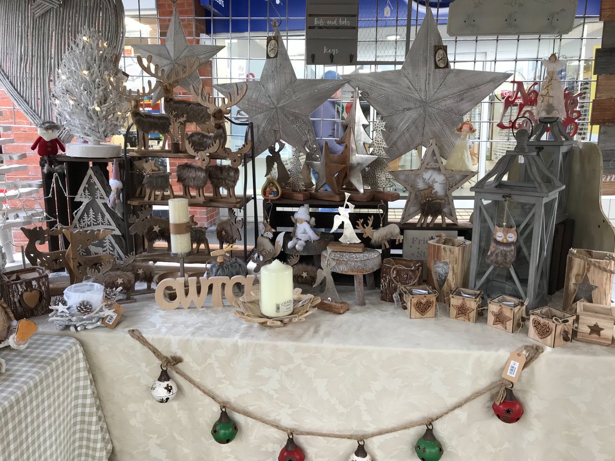 Shabby_Chicks's tweet image. In Carmarthen putting out our NEW Christmas stock. In love already ❤️😢