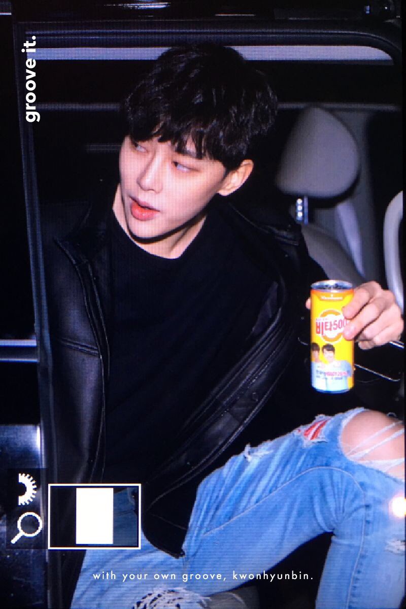 grooveit97's tweet photo. 181020 비타오백마시며퇴근•• #권현빈 https://t.co/rhfuIdhZkD