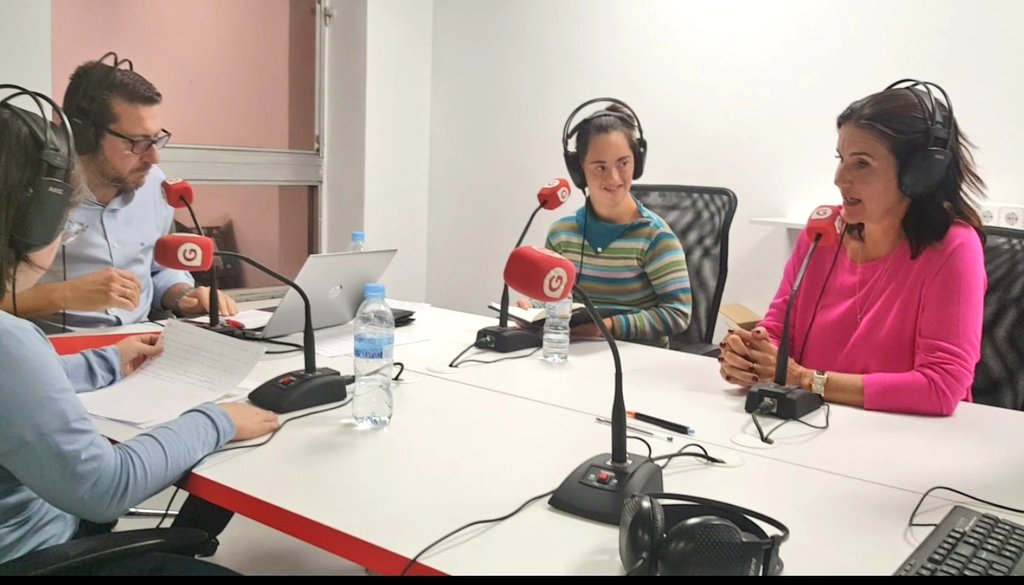 Gente_Extra's tweet photo. Ahora en #genteextra  @SamySpain jurado de @MasterChef_es Escúchanos  108.0 en el dial de Madrid #gestionaradio https://t.co/KPUdGfz4A0