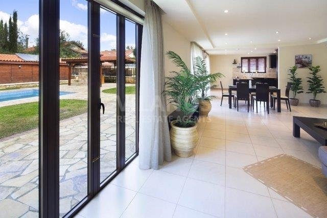 VilanosAgents's tweet photo. Code11065  For sale  house, built in 2 levels, in the area Souni  in Limassol. It has covered area 245 m², plot size 691 m². Featuring 2bedrooms, living room, kitchen independent, 2WC   1  quest and 1  main with bathroom, 2  covered verandas, 1 covered parking and 1 storage room. https://t.co/ChZwradi91