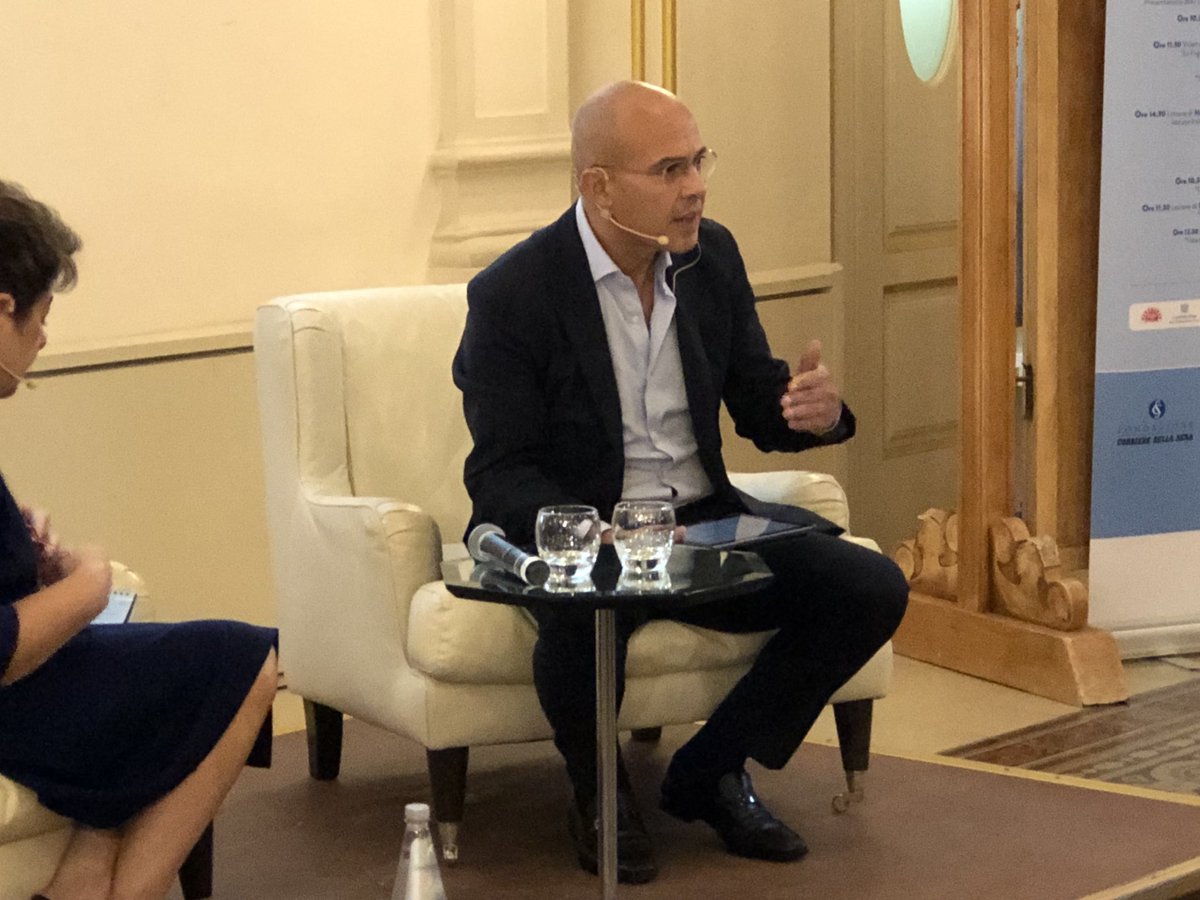 giorgiodemetrio's tweet photo. #Bari, le “Lezioni di economia” del @corrmezzogiorno.Tema:“I #robot uccideranno gli umani”. Il presidente di @Exprivia_Italy #Favuzzi:“Italia avanti nella produzione di robot industriali. Ma siamo in forte ritardo sull’intelligenza artificiale rispetto a Usa e Cina”@TgrRaiPuglia https://t.co/ysiytuGHMa