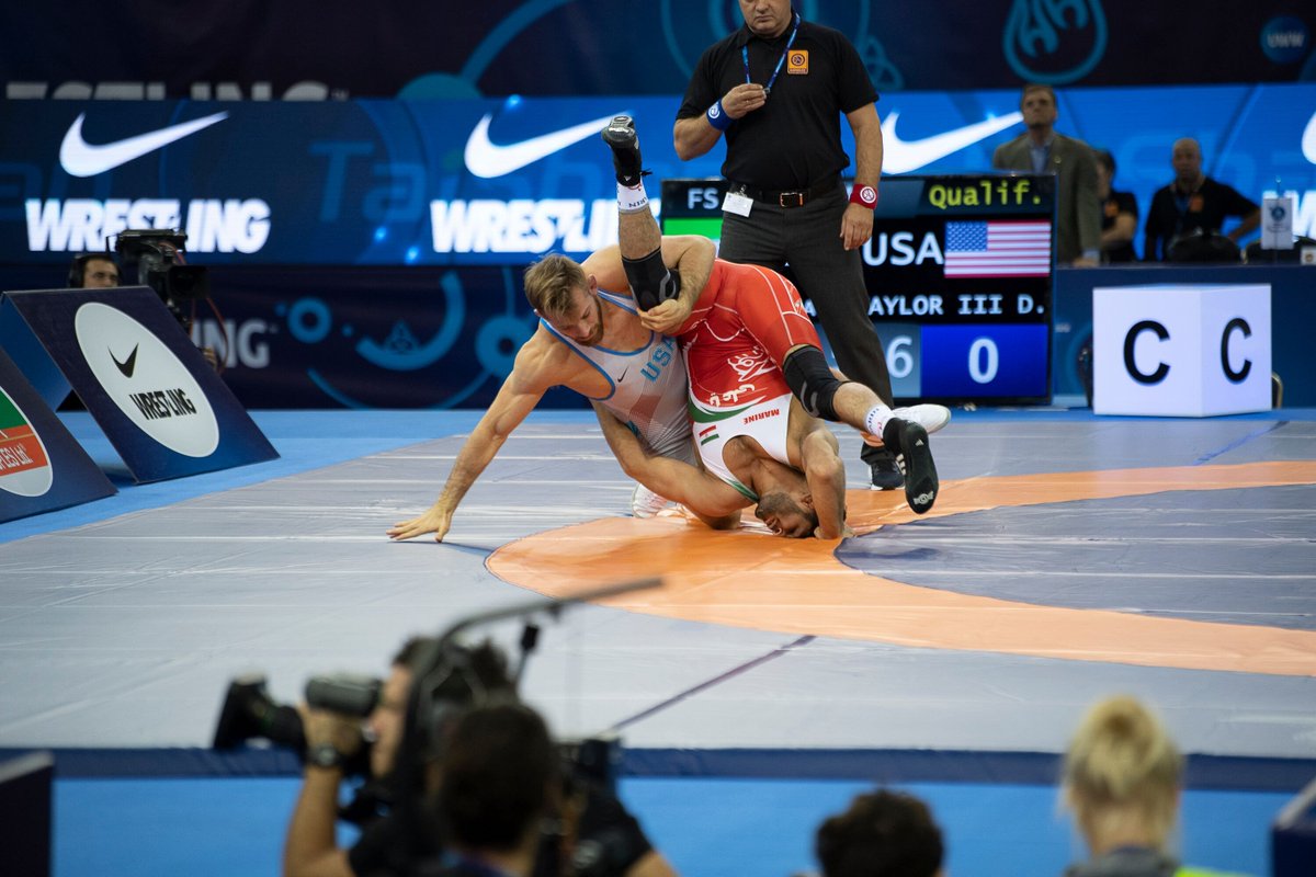 USAWrestling's tweet photo. .@magicman_psu takes out World and Olympic champion Hassan Yazdanicharati of Iran, 11-6, to open the World Championships for the USA #BudaWrestle2018 

📷: Robbert Wijtman https://t.co/nbGerfbgvK