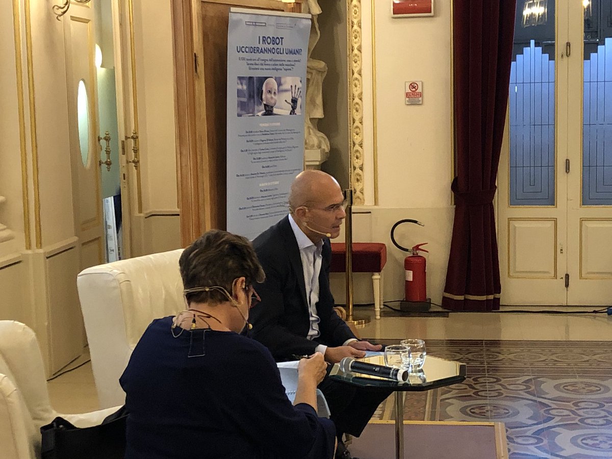 giorgiodemetrio's tweet photo. #Bari, le “Lezioni di economia” del @corrmezzogiorno. Focus sui #robot. Il presidente di @Exprivia_Italy Domenico #Favuzzi: “La sfida è che gli uomini abbiano competenze per conoscere e interloquire con le macchine”. Ospite anche @mauriziolandini. @TgrRaiPuglia https://t.co/at8pqubbpc
