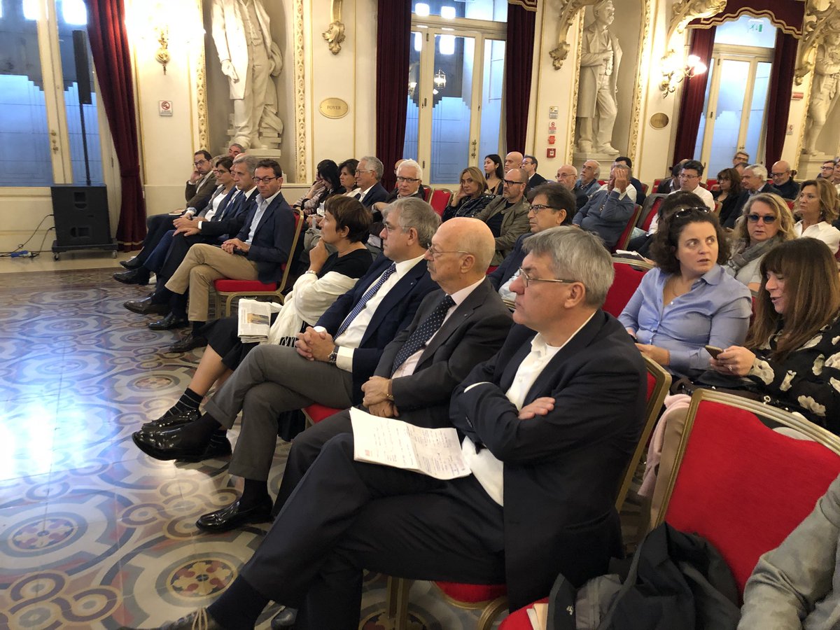 giorgiodemetrio's tweet photo. #Bari, le “Lezioni di economia” del @corrmezzogiorno. Focus sui #robot. Il presidente di @Exprivia_Italy Domenico #Favuzzi: “La sfida è che gli uomini abbiano competenze per conoscere e interloquire con le macchine”. Ospite anche @mauriziolandini. @TgrRaiPuglia https://t.co/at8pqubbpc