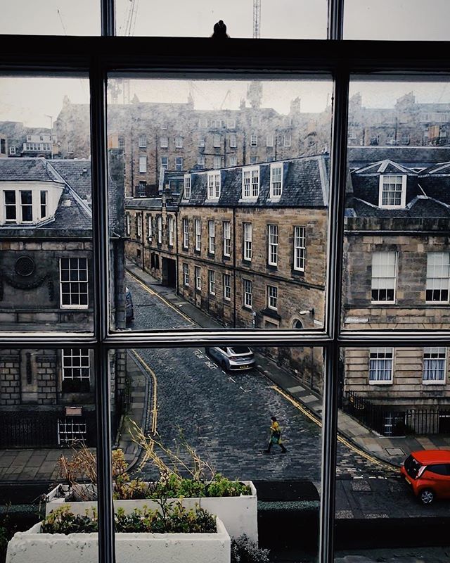 Woke up to this view 🤩
.
.
.
#edinburgh #scotland #newtown #newtownedinburgh #unitedkingdom #uk #iphonephotography #iphone7plus ift.tt/2S48eas