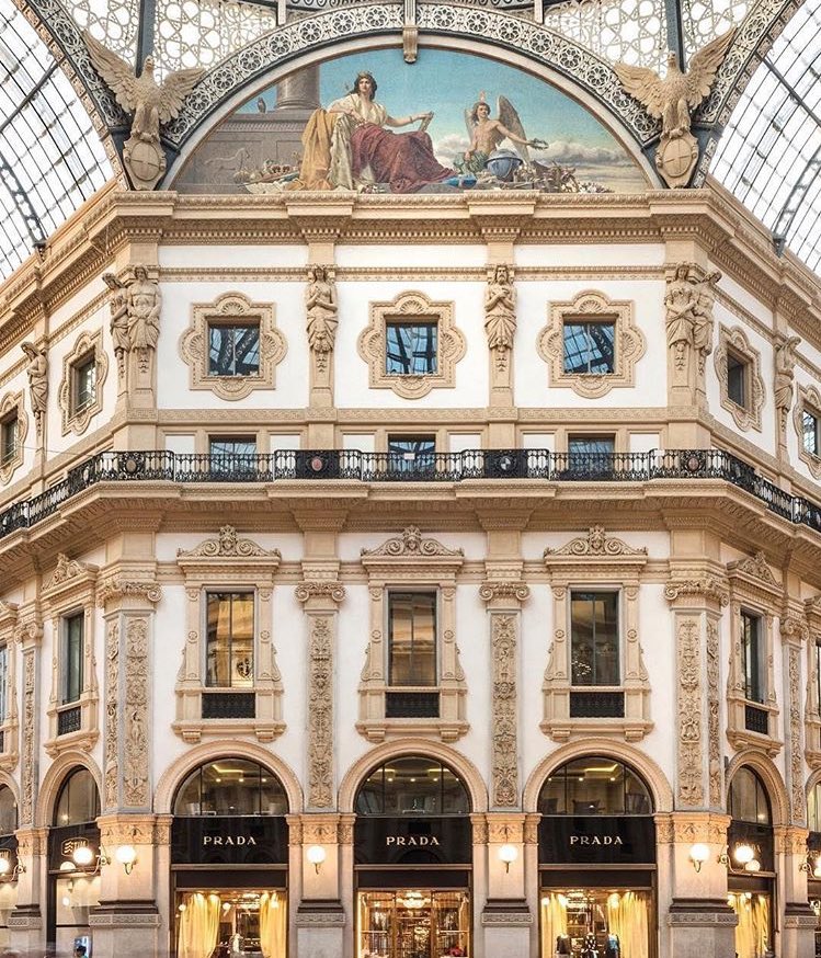 Jmmelaa's tweet photo. TownHouse Galleria, Milano https://t.co/4fVEG3rO3Q