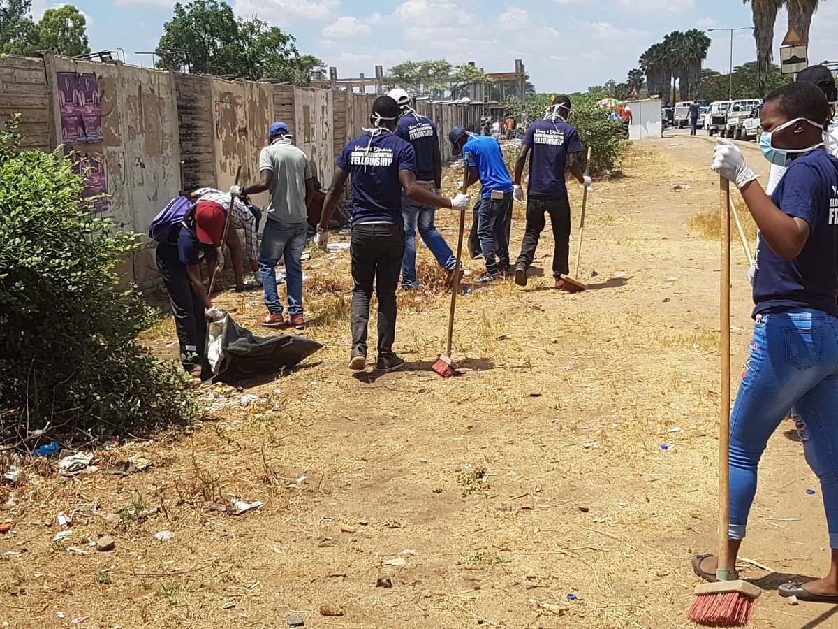 smakururu's tweet photo. Kwekwe Clean Up Campaign!! https://t.co/R1zs1SRVNk