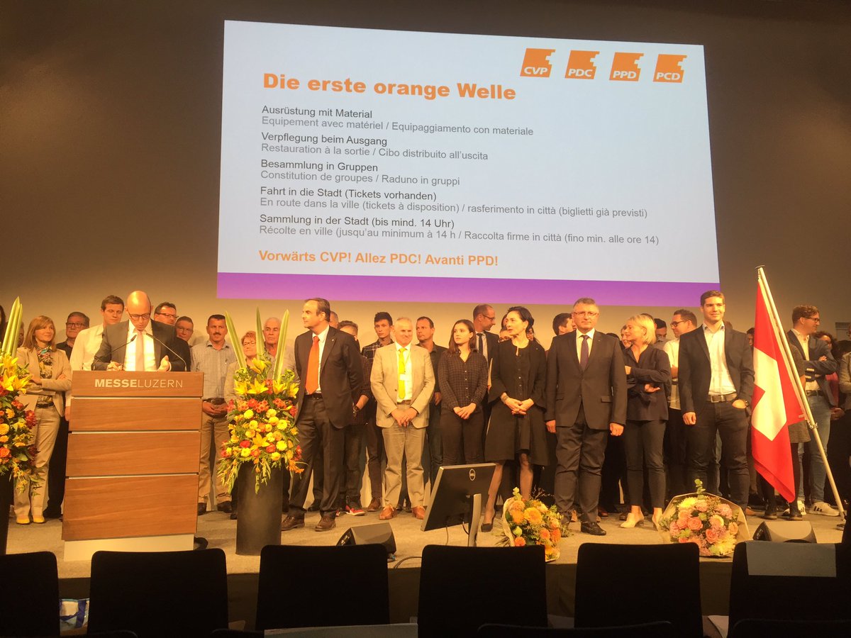 jcvp_BL's tweet photo. Los geht‘s mit dem Unterschriftensammeln für die #KostenbremseInitiative! Auch die #JCVPBL ist dabei! https://t.co/NzjHN8NsBl