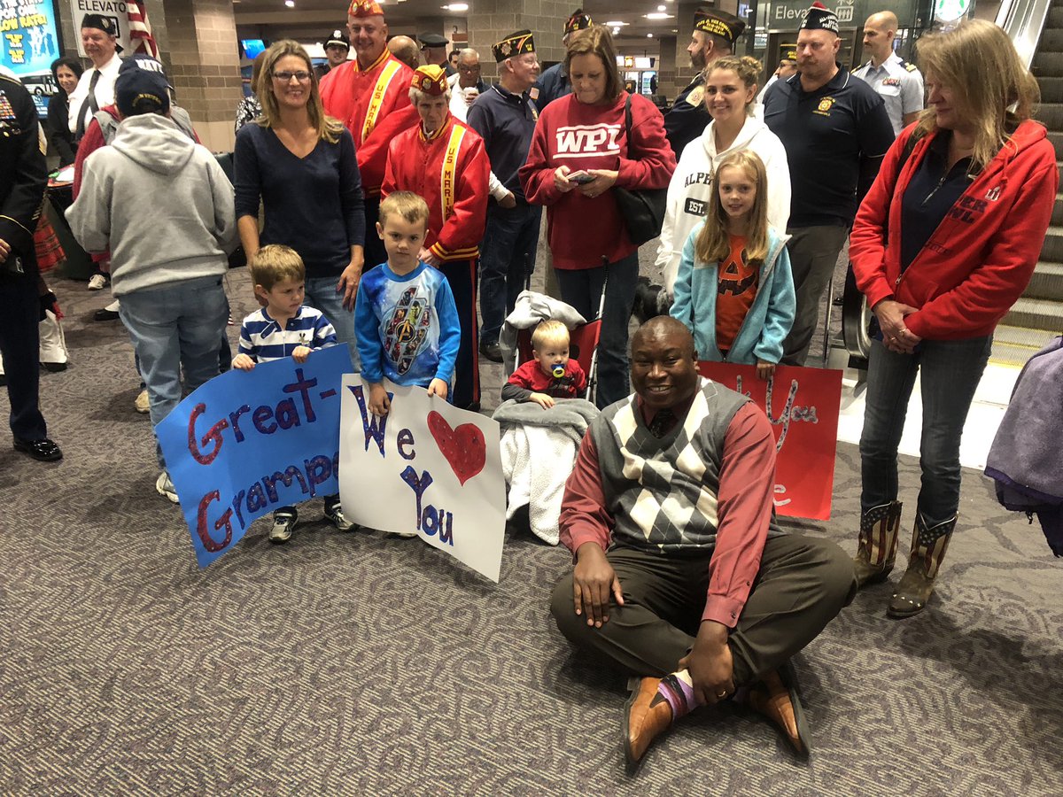 RIVetsDirector's tweet photo. GM #OneOceanState, @HonorFlightRI Ceremony this morning sending our @RIVeterans to D.C. #WeStandTogether for America's Heroes https://t.co/BDpzkBOUsa