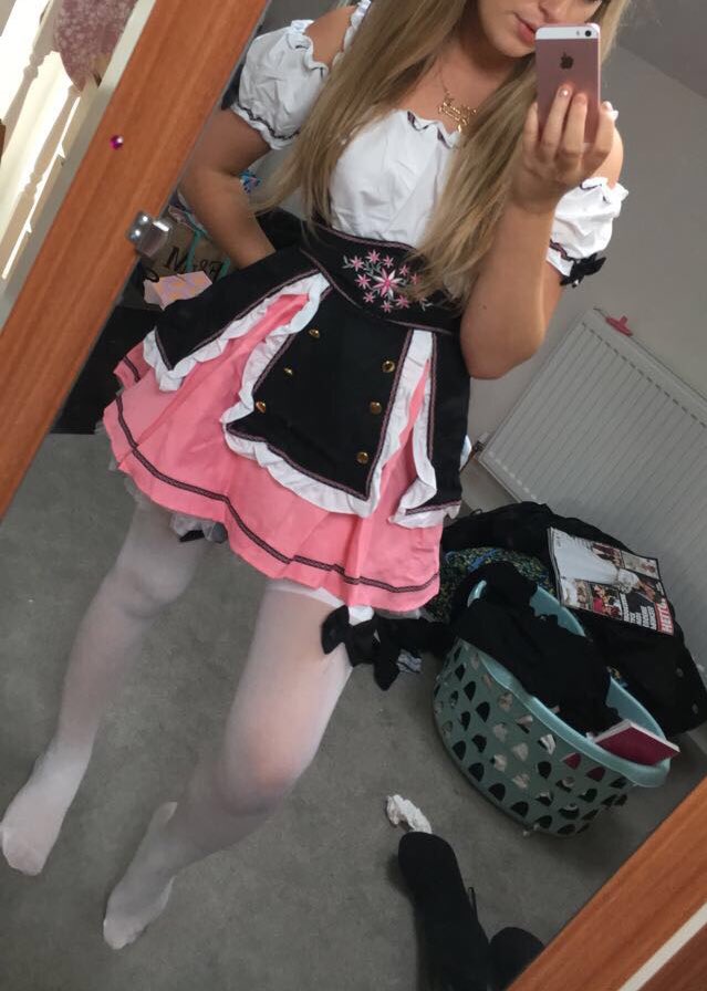 Fingoddesshoney's tweet photo. #Oktoberfest tonight πΊ I want copious amounts of beer coming my way - good boys - itβs your time to please your Goddess! #findom #femdom #stockings #stockingfestish #financialdomination #brat https://t.co/AbyjDAMRjS
