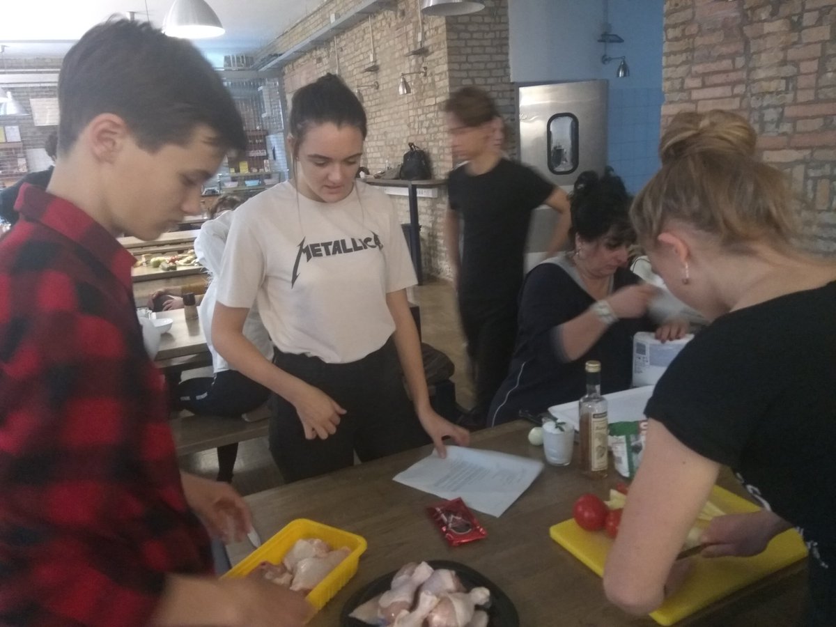 ErasmusCCC's tweet photo. Cooking contest :) https://t.co/CZxyfrVLXV